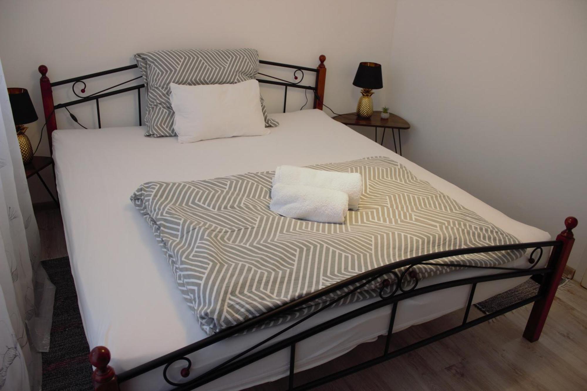 Apartman Surany Ngoại thất bức ảnh